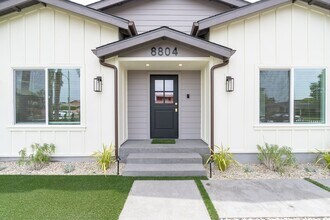 8804 S 12th Ave in Inglewood, CA - Building Photo - Building Photo