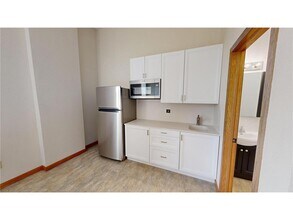 542 Benson Ave SW in Willmar, MN - Foto de edificio - Building Photo