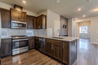 6280 SE Genrosa St in Hillsboro, OR - Building Photo - Building Photo