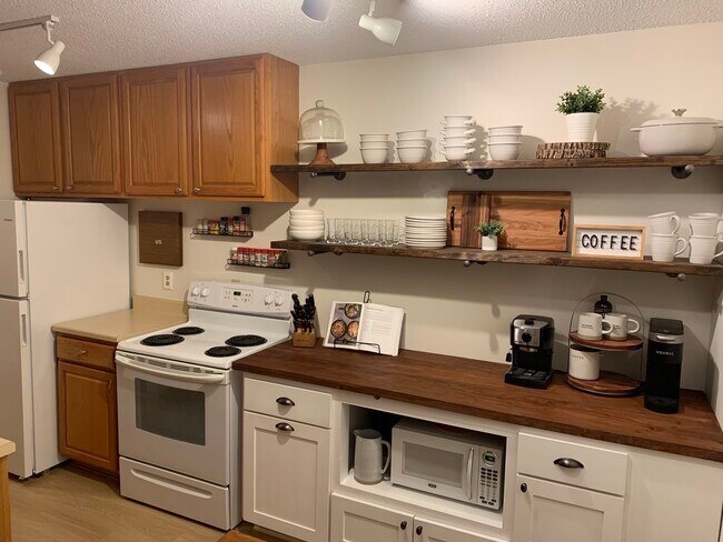 2800 Hillsboro Ave N, Unit 316 in Minneapolis, MN - Building Photo - Building Photo