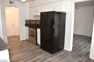 1717 E Lindsey St in Norman, OK - Building Photo - Building Photo