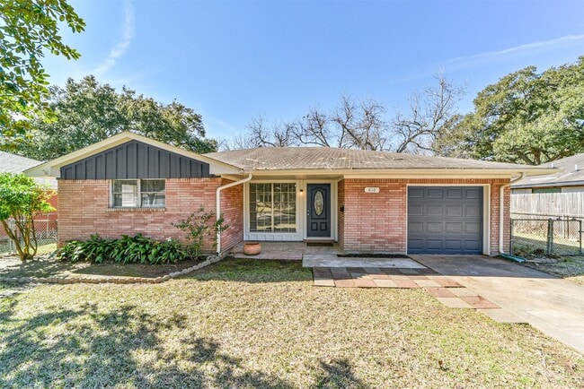 610 S Belknap St in Sugar Land, TX - Foto de edificio - Building Photo