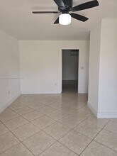 375 W 56th St in Hialeah, FL - Building Photo - Building Photo
