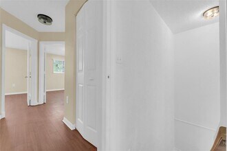 9745 NW 37th St in Sunrise, FL - Building Photo - Building Photo