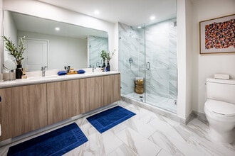 625 W 71st Pl, Unit B1 in Hialeah, FL - Foto de edificio - Building Photo