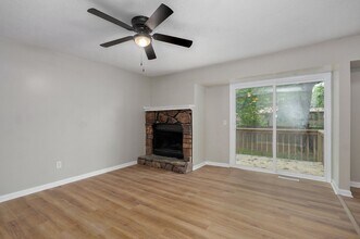 1270 E Rockhill St in Springfield, MO - Foto de edificio - Building Photo
