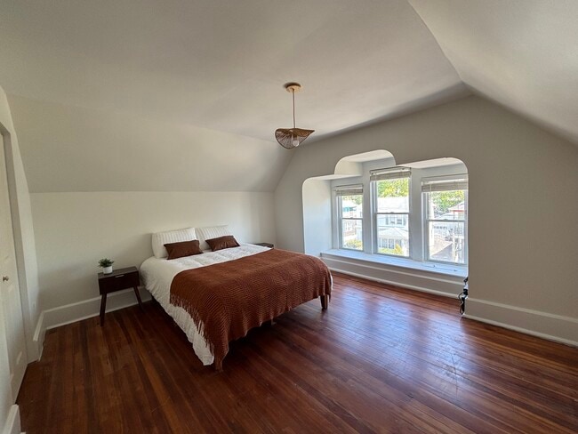 203 Lillian Ave, Unit 3