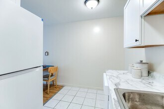 Sherwood Glen Apartments in Maplewood, MN - Building Photo - Building Photo