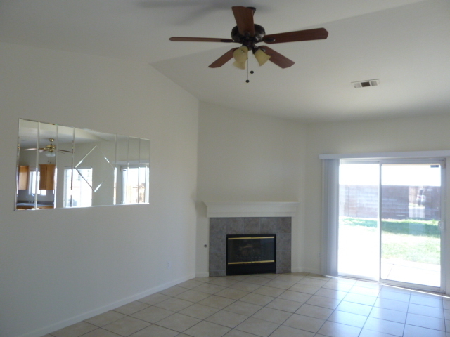 1756 San Ramon Ln in Los Banos, CA - Building Photo - Building Photo