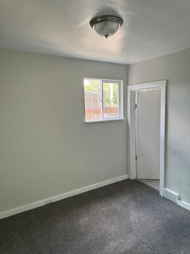 2050 Monongahela Ave in Pittsburgh, PA - Building Photo - Building Photo