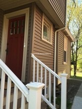 15 Hillside Rd, Unit 2 in Newton, MA - Building Photo - Building Photo