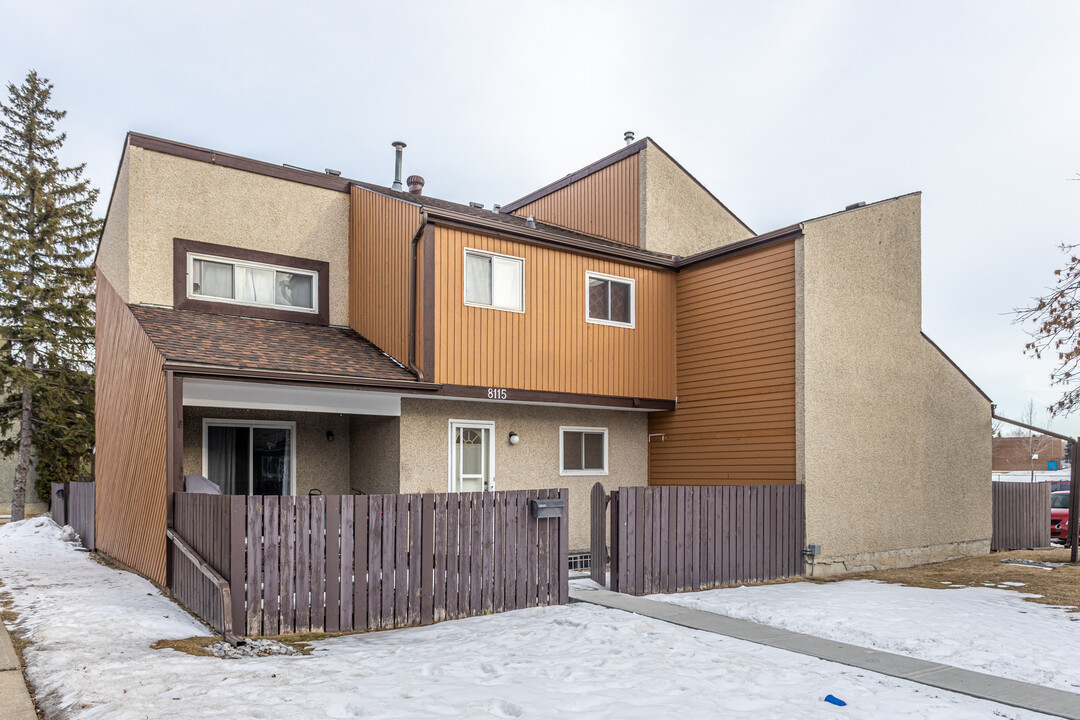 Pinetree Village in Edmonton, AB - Building Photo