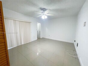 10370 SW 220th St, Unit 129 in Cutler Bay, FL - Foto de edificio - Building Photo