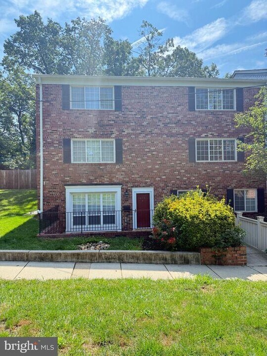 1565-A N Van Dorn St in Alexandria, VA - Building Photo