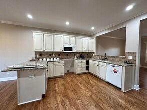 2322 Patchen Wilkes Dr in Lexington, KY - Building Photo - Building Photo