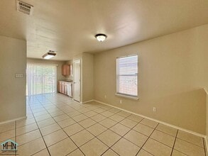 10747 Shaencrossing in San Antonio, TX - Building Photo - Building Photo