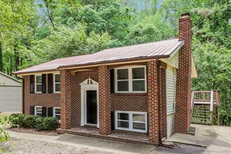 2870 Valley Brook Dr SW in Marietta, GA - Foto de edificio - Building Photo