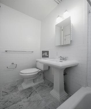 244 E 78th St-Unit -2A in New York, NY - Foto de edificio - Building Photo