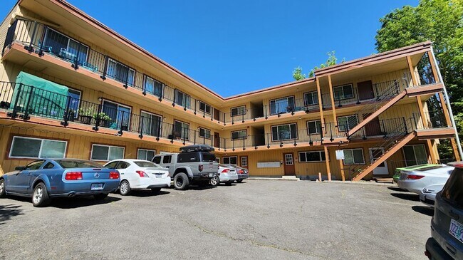 930 SW Gibbs St-Unit -11 in Portland, OR - Building Photo - Building Photo