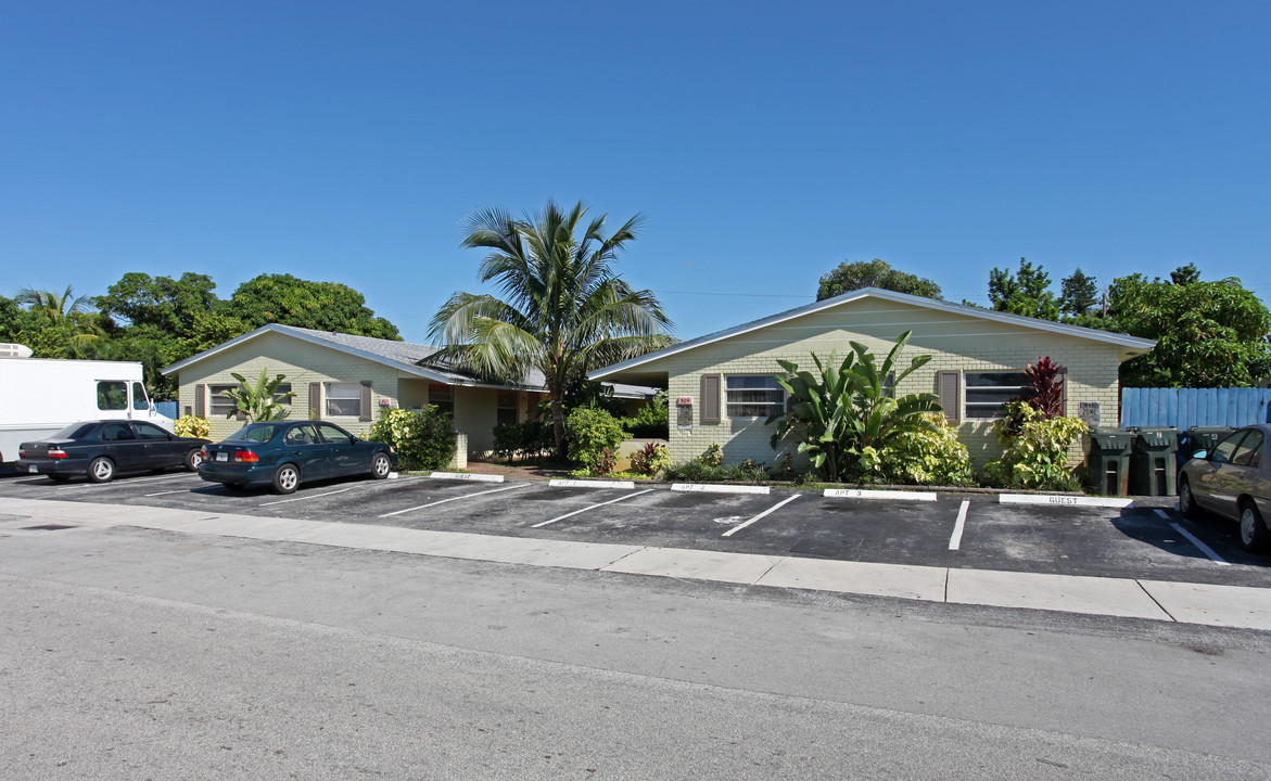 509-511 NW 40th St in Oakland Park, FL - Building Photo