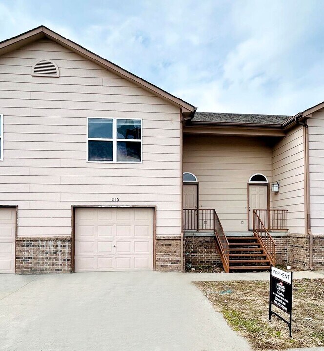 1110 Country Club Ln in Junction City, KS - Building Photo
