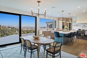 2720 Hollyridge Dr in Los Angeles, CA - Building Photo - Building Photo