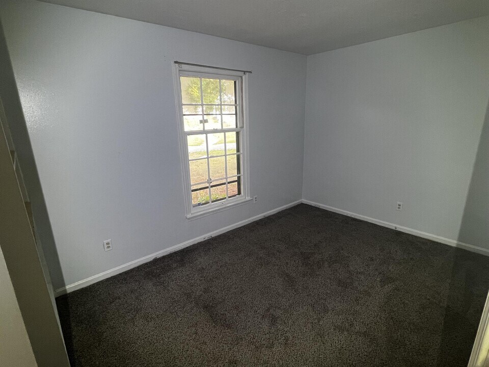 9616 Elm Lake Dr in Louisville, KY - Building Photo