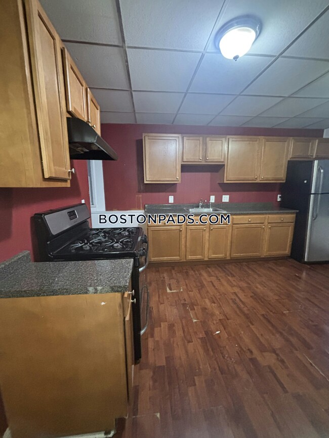 289 Chelsea St, Unit 2 in Boston, MA - Foto de edificio - Building Photo