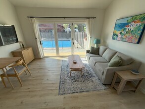 5918 Hinton Ave in Los Angeles, CA - Building Photo - Building Photo