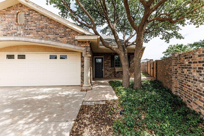 5811 11th Pl in Lubbock, TX - Foto de edificio - Building Photo