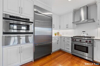 85 Memorial Rd in West Hartford, CT - Building Photo - Building Photo