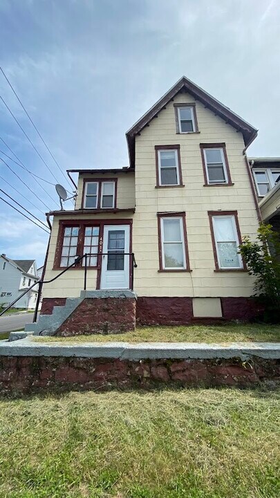401 1st Ave in Altoona, PA - Building Photo