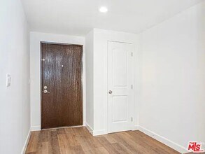 7773 Vía Ronaldo in Burbank, CA - Building Photo - Building Photo
