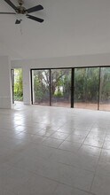 8273 NW 36th St in Sunrise, FL - Building Photo - Building Photo
