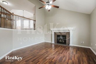 8908 NE Paw Paw Dr in Kansas City, MO - Foto de edificio - Building Photo