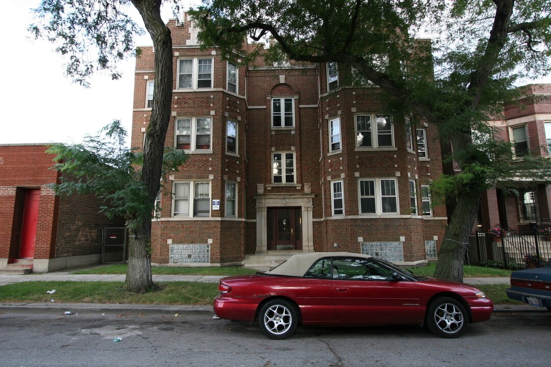 7115 S Cornell Ave in Chicago, IL - Building Photo