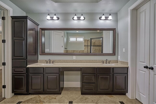 property at 2 E Rafters Row