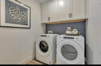 1751 Eiffel St in Lincoln, CA - Foto de edificio - Building Photo