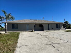 2105 SE 15th Pl in Cape Coral, FL - Building Photo