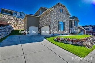 222 Parkway Cir in North Salt Lake, UT - Building Photo - Building Photo