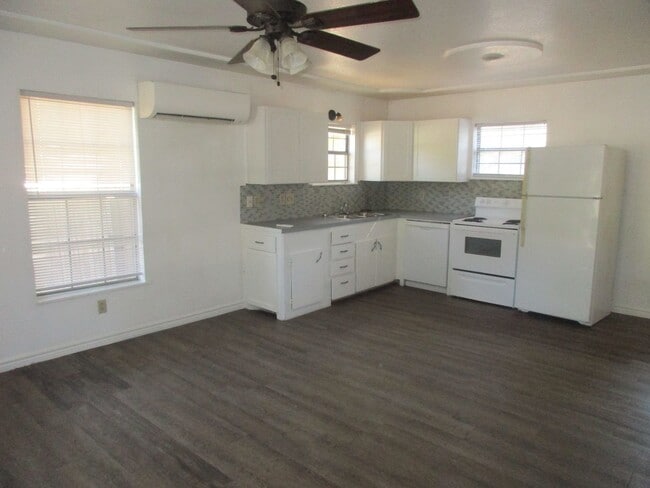 309 N Race St in Lampasas, TX - Building Photo - Building Photo