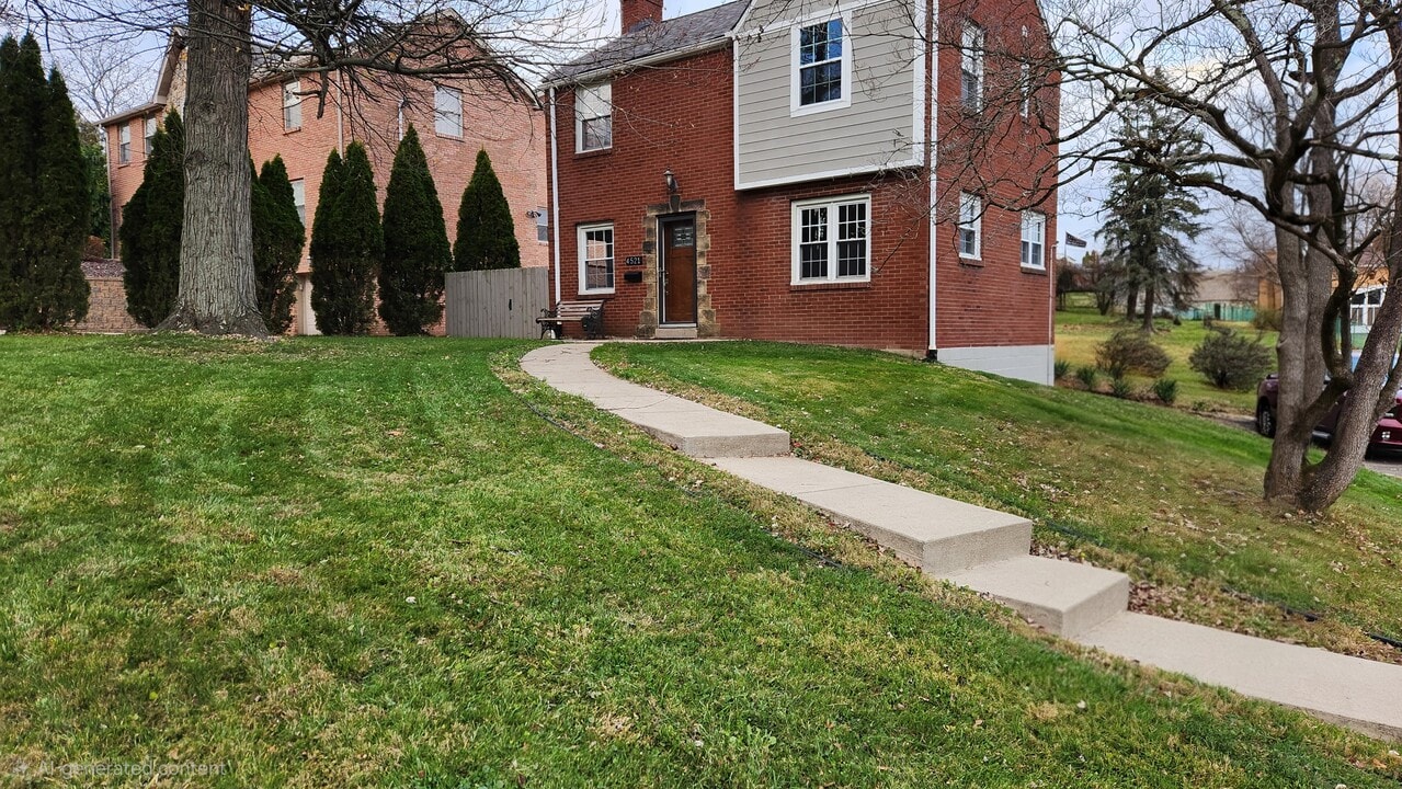 4521 Gardenville Rd in Pittsburgh, PA - Building Photo