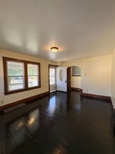 736 Lovers Ln in Akron, OH - Building Photo - Building Photo