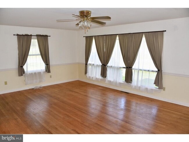 property at 911 Grings Hill Rd