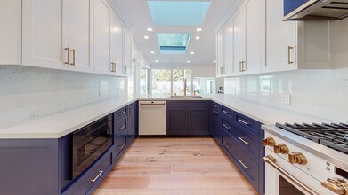 11165 Valley Spring Ln in Los Angeles, CA - Building Photo - Building Photo