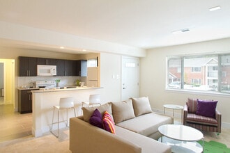 Knightsbridge Apartments in Bensalem, PA - Building Photo - Building Photo