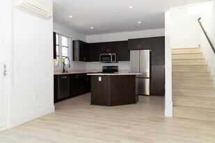 Santa Clara Courts in Ventura, CA - Building Photo