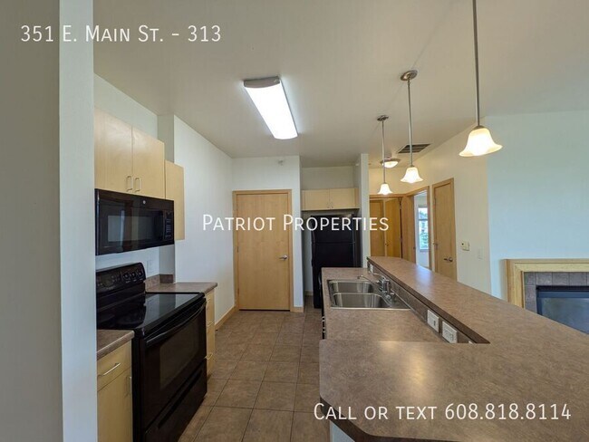 351 E Main St in Sun Prairie, WI - Building Photo - Building Photo