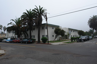 Aristocrat Apartments in San Diego, CA - Building Photo - Building Photo