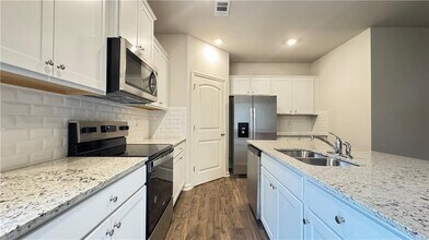 405 Stoneybrook Dr in Dahlonega, GA - Foto de edificio - Building Photo